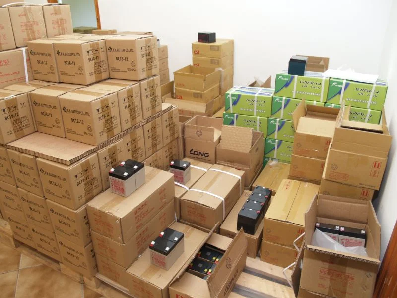 Gyári új akkuk csomagolása